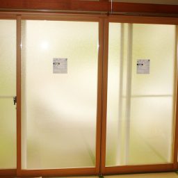 Low-Eガラス入りの樹脂製二重サッシを取付